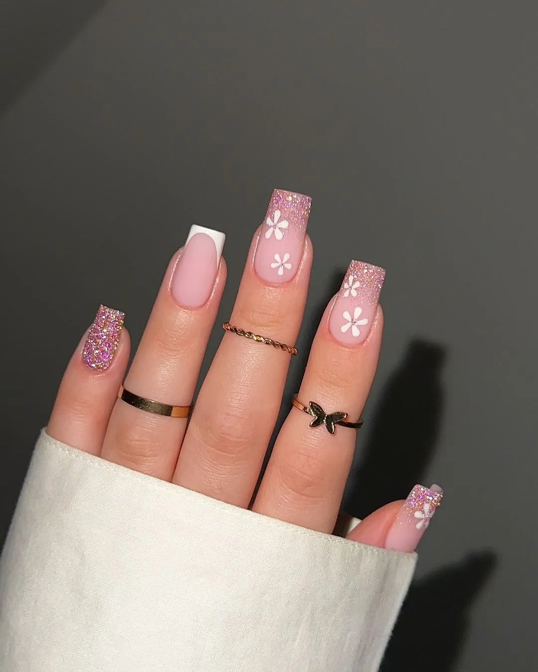 26. glitter pink christmas floral nails