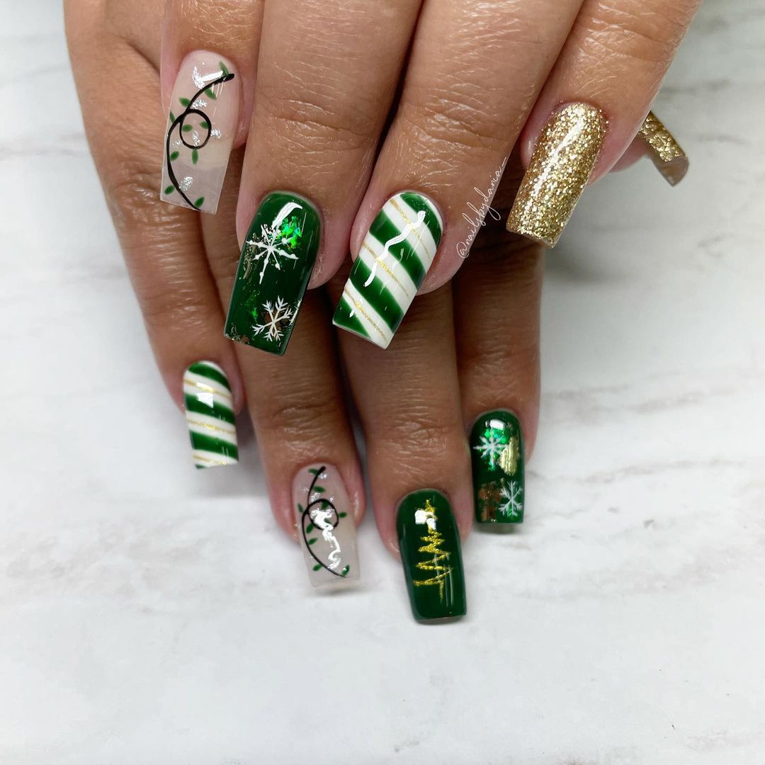 6. Green & gold for Christmas nails