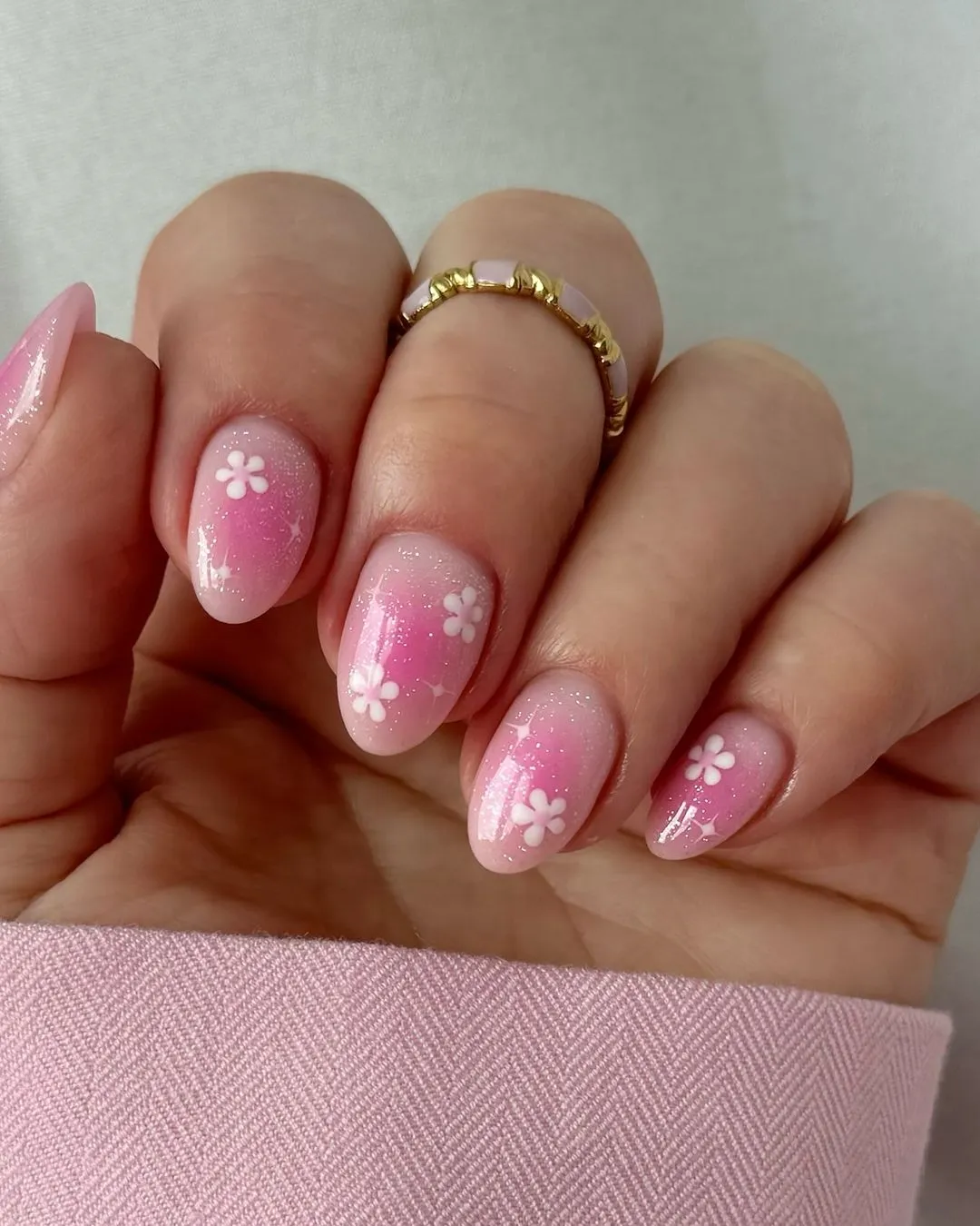 9. glitter pink christmas nails design