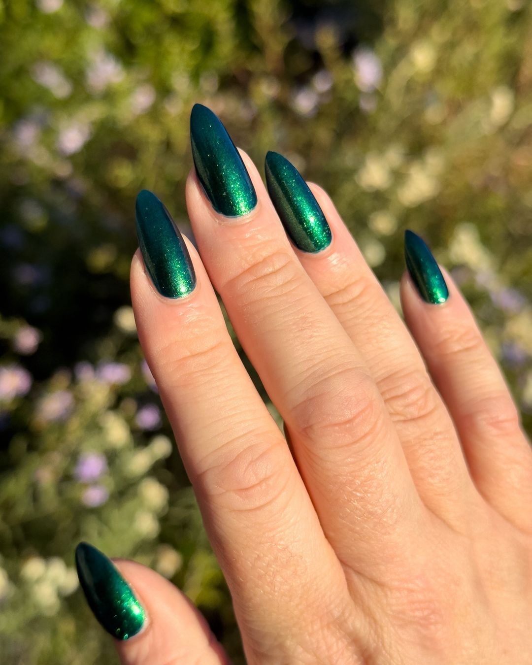 9. sparking dark green nail designs